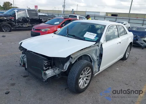 2014 Chrysler 300 z USA, uszkodzony, nr VIN 2C3CCAAG8EH163217